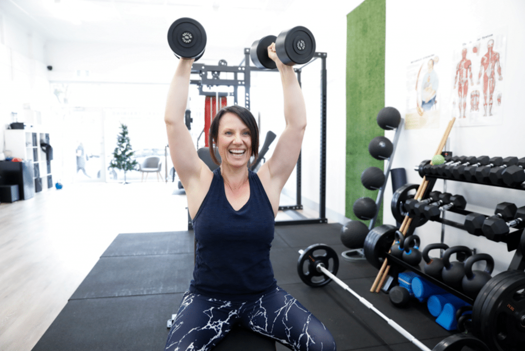 woman using weights to exercise 